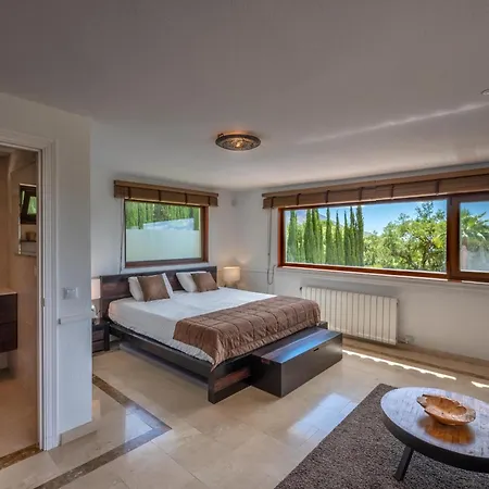 Luxury With Pool And Breathtaking Views 别墅 *